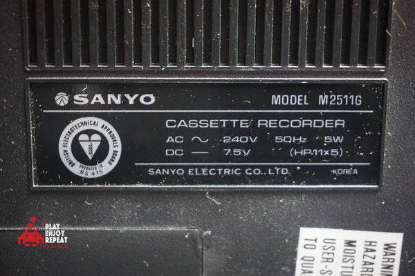 RETRO COLLECTORS SANYO MODEL M2511G PORTABLE CASSETTE PLAYER - Case Instructions
